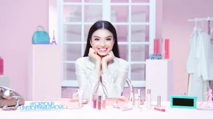 ラライン・シャーのインスタグラム：「Mau makeup tapi ga punya waktu banyak? It’s easy girls💁🏻‍♀️Instaperfect is my on-the-go make up, kapanpun dan dimanapun.  Yang penasaran, tinggal ikutan challenge dari @instaperfectbywardah buat buktiin kalau hanya dengan 3 menit udah bisa full make-up. 💁🏻‍♀️Caranya:  1. Create your own instagram video using 5 Instaperfect products you love the most and show us the countdown of your #IP3minsMakeup.💕 2. Tell us why you love the products and tag @Instaperfectbywardah 💕  3. Ask 3 friends to join the challenge too( so you can get more points!)💕 4. Hashtag  #IP3minsMakeup💕  Challenge period: 5 Sept 2019- 30 Sept 2019  Good luck! Some exciting travel prizes to be won💕 XoXo」