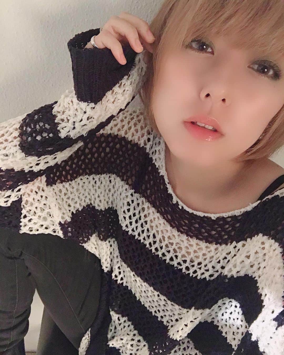 のインスタグラム：「#gm #goodmorning #おはようございます  #안녕하세요 #早上好 #🌞 #selamatpagi  #instagood #tagsforlike #tflers #フォローミー #photo #photography #photogenic #naturalbeauty #naturally #photoshooting #photosession #camera #📷 #📸 #music #singer #model #金髪ショート」