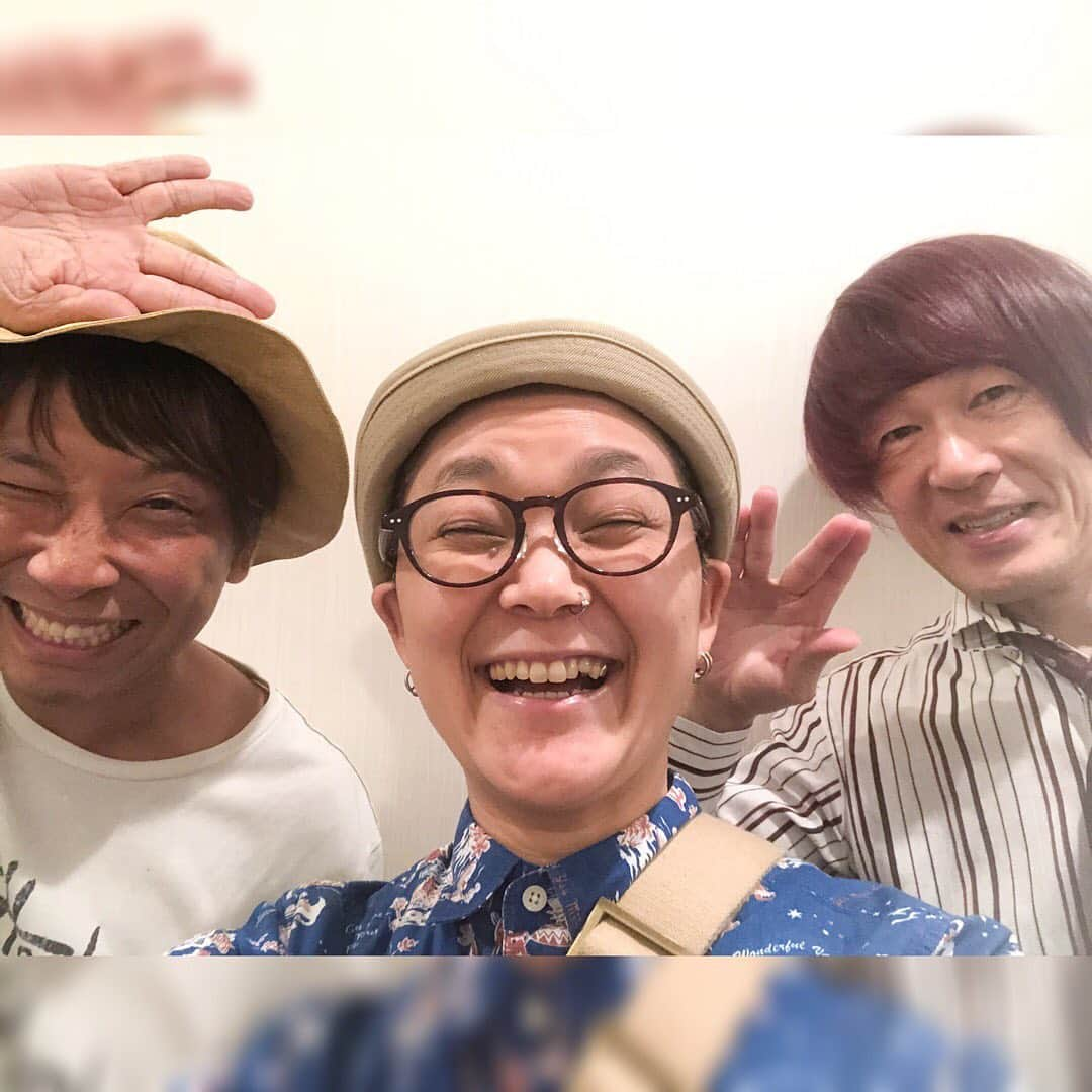 イツカノオトさんのインスタグラム写真 - (イツカノオトInstagram)「昨日は #Chage さんのライブを見るために #豊洲pit へ伺いました♪ 進ちゃんのギターも素敵だし、Chageさんの作り出す空間そのものが本当に素晴らしかったです。 居心地のいいライブ、そんな場所をイツカノオトも目指して行きたいなぁと心から思いましたヽ(´▽｀)/ @kab_kairakudo @susumu_nishikawa_5 @hds164 #イツカノオト #西川進 #KAB. #コバヤシヒロシ #ツインボーカル  #ボーカル #シンガー #シンガーソングライター #chageandaska #シェアワセ #happy #smile #love #loveu #sherethelove #twinvocal #vocal #singer #singersongwriter #guitarist #guitar #バンド #三人組」9月9日 11時43分 - itsukanooto