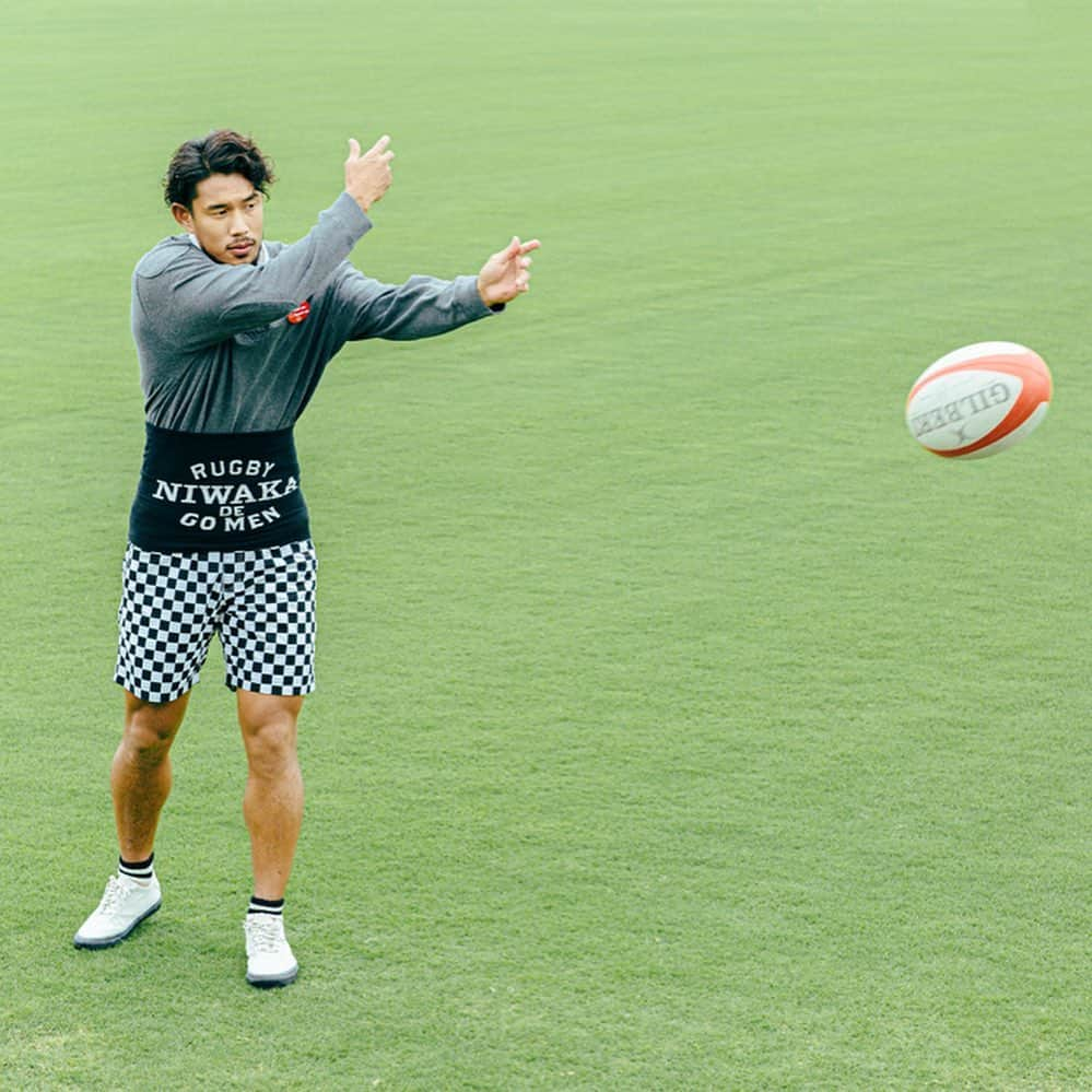 ほぼ日刊イトイ新聞さんのインスタグラム写真 - (ほぼ日刊イトイ新聞Instagram)「RUGBY NIWAKA DE GOMEN！ハラマキ登場 /  もうすぐ日本で開幕するラグビーＷ杯。 日本中のラグビーファンの体とハートを ほぼ日がさらにあたためます！ モデルとしてご登場いただいたのは ぜんぜんにわかじゃない 神戸製鋼コベルコスティーラーズで活躍中の  山中亮平選手！かっこいい！ Our new design for the #Haramaki (bellywarmer) is for the new coming rugby fans!  https://www.1101.com/store/haramaki/2019_winter/niwaka/index.html #にわかでごめん  #ラグビーワールドカップ楽しみです #山中選手を応援できるのもうれしい！ #ほぼ日刊イトイ新聞 #ほぼ日 #ハラマキ #毛糸のパンツ #腹巻き 撮影 #濱田英明 スタイリング #山下望 ヘアメイク #WakaOnishi モデル #山中亮平 @yamanaka10 （ #神戸製鋼コベルコスティーラーズ @kobelcosteelers_official ） #nico @saori.nico7」9月9日 12時22分 - hobonichi1101