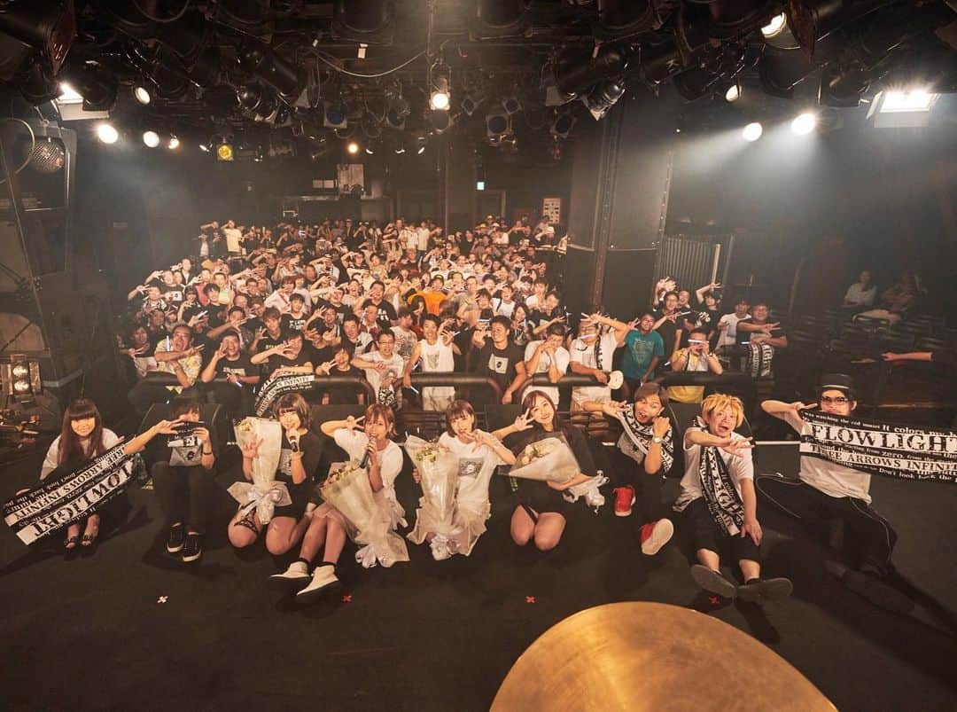 東雲れいかのインスタグラム：「2019.09.01 FLOWLIGHT ONEMAN LIVE【NO ANSWER-Change before you have to.-】＠ SHIBUYA CLUB QUATTRO ありがとうございました。  Gt.井手上誠 Ba.中村泰造 Key.イズミカワソラ Dr.野崎真助 マニュ.のっとまん  今日から、アルバムのリリイベが始まります。 リリイベ予定スクロールで見れます。観覧無料なので、お家が近い人、ヴィレヴァンとかもあるし、おいでね！  いつも走り続けていて、息つく暇がないね。止まらせる暇を与えずに生き急がせてくれるみんな一人一人が大好きです。次は何に向かって走ろうか？って考える暇もないね^ - ^ 楽しいね🐕 なにがみえるかなぁ ワンマンの副題のChange before you have to は変化を待たず今変われという意味を込めてつけました。  FLOWLIGHT  MINI ALBUM「ST(R)OCK」 9/18発売！！ 品番：SBYS-0017 金額：￥1,482(税抜)+税 ▼収録内容 1.FLOWER 2.STARLIGHT 3.HEART BEAT 4.バタフライ 5.ミライト  FLOWLIGHT / 「ST(R)OCK」Trailer  #渋谷クアトロ #FLOWLIGHT #live #東京センチメンタル」