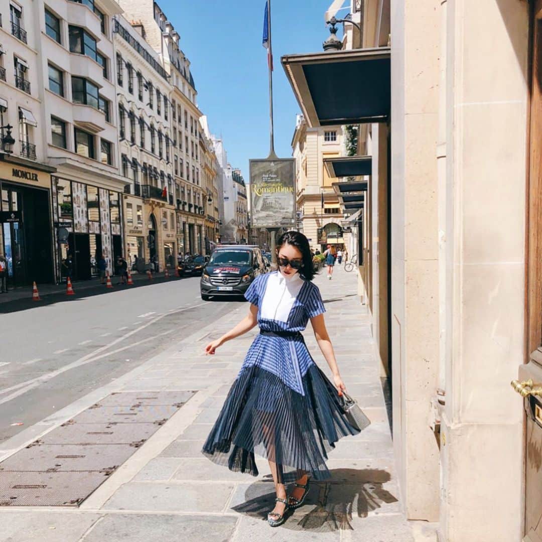 のインスタグラム：「hello❤︎ ９月入ったのにまだまだ暑いね☀️ 今週も頑張りましょ〜❤︎ #fashion#ootd #outfit#anri_outfit  #paris#🇫🇷」