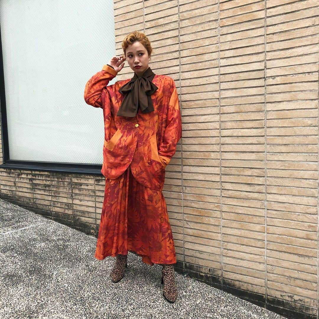 PUNK CAKEさんのインスタグラム写真 - (PUNK CAKEInstagram)「•autumn leaf color flower dolman jacket & skirt set up【SOLD】 •big ribbon tie brown blouse【SOLD】 #punkcake #vintageclothing #harajuku」9月9日 12時37分 - punk_cake