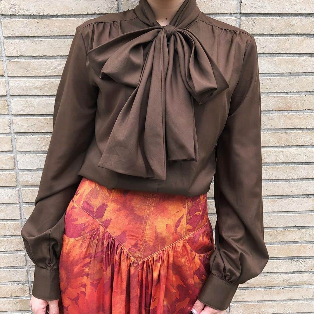 PUNK CAKEさんのインスタグラム写真 - (PUNK CAKEInstagram)「•autumn leaf color flower dolman jacket & skirt set up【SOLD】 •big ribbon tie brown blouse【SOLD】 #punkcake #vintageclothing #harajuku」9月9日 12時37分 - punk_cake