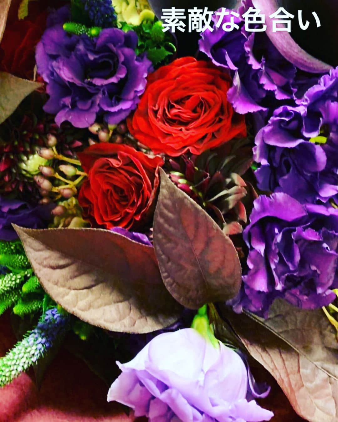 中村祥子さんのインスタグラム写真 - (中村祥子Instagram)「たくさんの素敵な花束✨ そして、素敵なメッセージありがとうございます🤗  最後の写真は、 おまけのオフショット📷😆👍 @masayamamoto817 と一緒に🎵🎵 ずいぶんと久しぶりにとるポーズにちょっと戸惑っているショット😁 #wonderful #flower #present #thankyou #foto #shooting」9月9日 12時56分 - shoko_officialpage