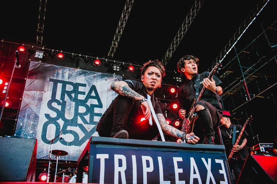 Sugiさんのインスタグラム写真 - (SugiInstagram)「TRIPLE AXE TAKEOVER TREASURE05X 2019 Photos by @yamada_mphoto  #TAT19 #treasure05x」9月9日 13時13分 - sugi_coldrain