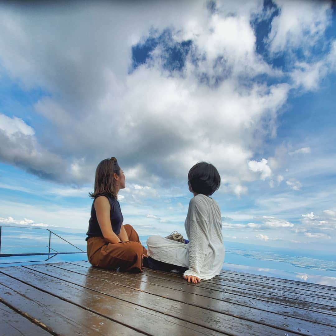 neokazumiさんのインスタグラム写真 - (neokazumiInstagram)「﻿ 初、滋賀県へ﻿ ﻿ 10枚じゃおさまらなない🤔✨ ﻿ ゆきっぺと幼なじみメンバーに﻿ くっついてって今回２回目の参加﻿ ゆきっぺいつもお誘いありがとう🤭﻿ ﻿ 運転もご飯も楽しい会話も、、﻿ ほんとにありがたき💓﻿ 星空の下であんな美味しい ご飯食べたの初めてで 思い出になった🍖 ﻿ おもいっきり遊んで 美味しいもの食べて﻿ 美味しいお酒飲んで 夏を締めくくった〆✨ ﻿ #滋賀県#グランピング#びわ湖バレイ#STAGEX高島#大人の夏休み#ちっさいハイテクカメラ#🔞#映画3本#イビキ防止マスク#とりあえずイビキ」9月9日 19時35分 - neokazumi