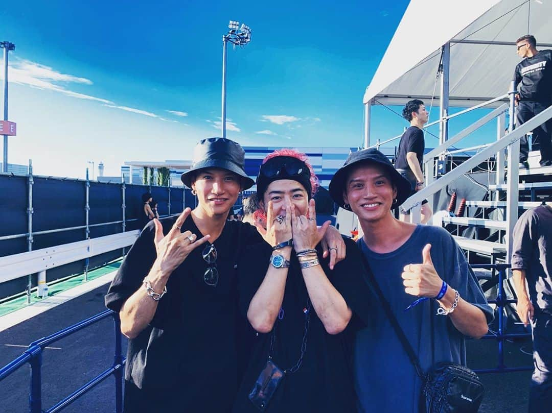 高木万平・心平さんのインスタグラム写真 - (高木万平・心平Instagram)「『WIRED MUSIC FESTIVAL‘19』  今年もたくさんの人たちの協力で、参加することができました。 一生経験することのできない経験もさせて頂き、感謝の気持ちでいっぱいです。  そして、久しぶりに「OCEAN TOKYO」代表の高木さんと再会！！前にすごいお世話になっていて、思い出話が止まらなかった😊  やはり高木さんは最高に熱く、最高に渋い男でした。刺激もらいまくりって感じでした。  また沖縄に戻り、感謝の気持ちを忘れず、自分の道をしっかり進みたい と思います。  全ての人たちに感謝  ありがとうございました。  #wiredmusicfestival  #kinggnu  #wizkhalifa  #oceantokyo  #高木琢也 #高木万平 #高木心平 #twins  #双子 #感謝」9月9日 14時11分 - man_shin_takagi