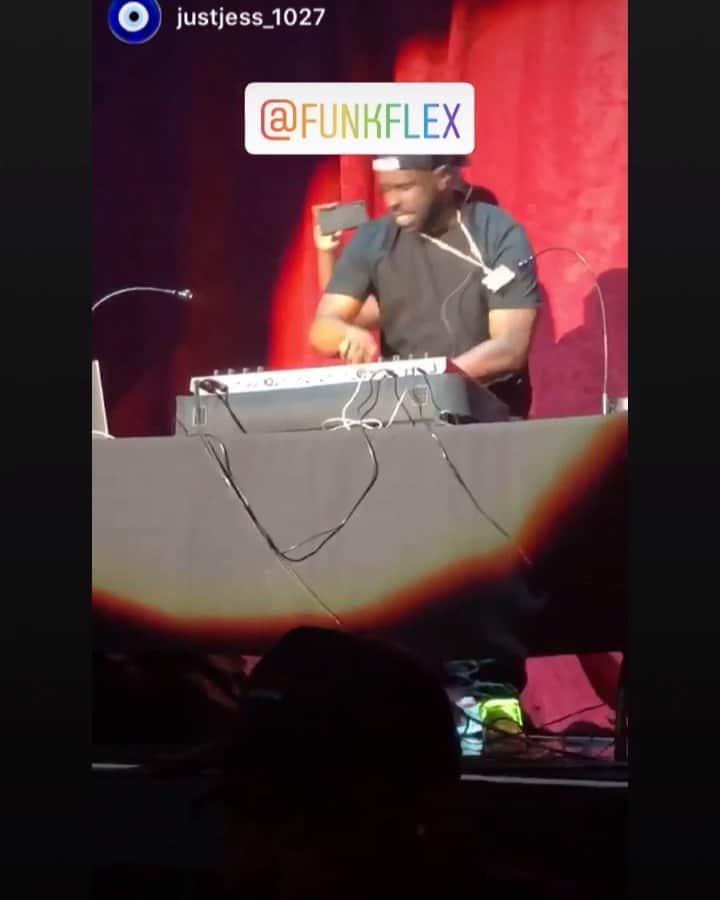ファンクマスター・フレックスのインスタグラム：「I’m still trying to master my controller! I’m gonna keep trying! Chain swinging! FunkFlex on the set! Mary j Blige / Nas Concert! SOLD OUT! 20,000 deeep! Prudential Center! Vid through the eyes of: @justjess_1027 x @litdigitaldjs」