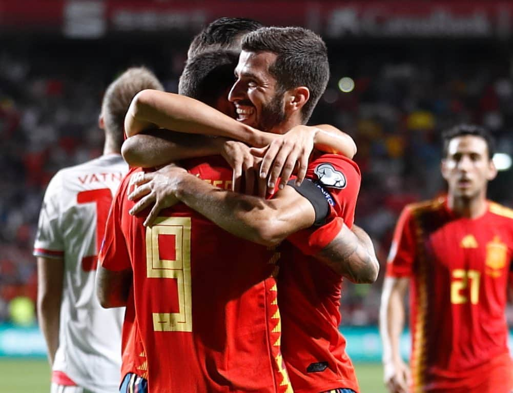 フランシスコ・アルカセルさんのインスタグラム写真 - (フランシスコ・アルカセルInstagram)「⚽️🇪🇸👆🏽👆🏽 🇪🇸⚽️ @sefutbol」9月9日 14時42分 - paco93alcacer