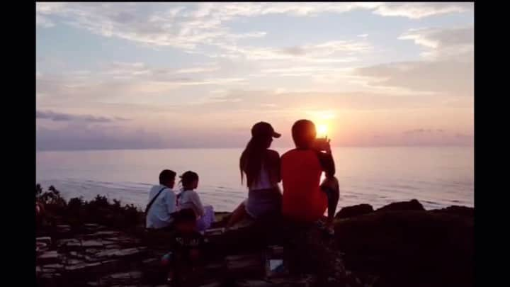 愛海のインスタグラム：「. . sunset🧡エモい。 . . #ishigaki #sea #beach #resort #bikini #swimwear #ishigakiisland #island #石垣島 #石垣 #石垣生活 #石垣life #沖縄 #サンセット #sunset #日の入り #夕日 #平久保崎灯台 #平久保崎 #hirakubosaki #ドローン #drone」