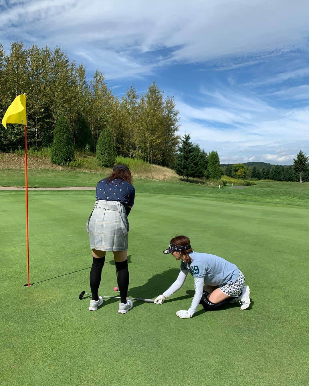 Sayaka.Mさんのインスタグラム写真 - (Sayaka.MInstagram)「. #golf 🏌️‍♀️⛳️ . . 今日は #ゴルフ . ストーリーにはあげたけどもしかしたら遅刻しちゃうかもっという位、一時通勤ラッシュに巻き込まれましたが、20分前には到着。ノー練習で挑む . 昨日今日と天気かなり良く、日差しも強いから、めちゃくちゃ焼けました🌞 . 年齢的に日焼け対策しなきゃと、 怠った後に反省😫下手だけど楽しい 歴は長いけど上達せず（笑） . 常に笑いが絶えない #女子ゴルフ でした 昼は #スープカレー に . ゴルフでプチリフレッシュの後は 仕事も頑張ろ💪✨ . #ゴルフ女子 #ゴルフウェア #ゴルフコーデ #ゴルフ好き #ゴルフ大好き #pearlygates #パーリーゲイツ #パーリーゲイツ女子 #パーリーゲイツコーデ #札幌ママ #サンパーク札幌 #札幌ゴルフ女子 #札幌ゴルフ #札幌ゴルフ部 #golfgirls #golfgirl #ゴルフ好きな人と繋がりたい #ゴルフ好きと繋がりたい #ゴルフ好き女子 #ゴルフ好き女子集まれ #北海道ママ #ゴルフコーディネート #ゴルフ部」9月9日 14時55分 - insta.sayaka