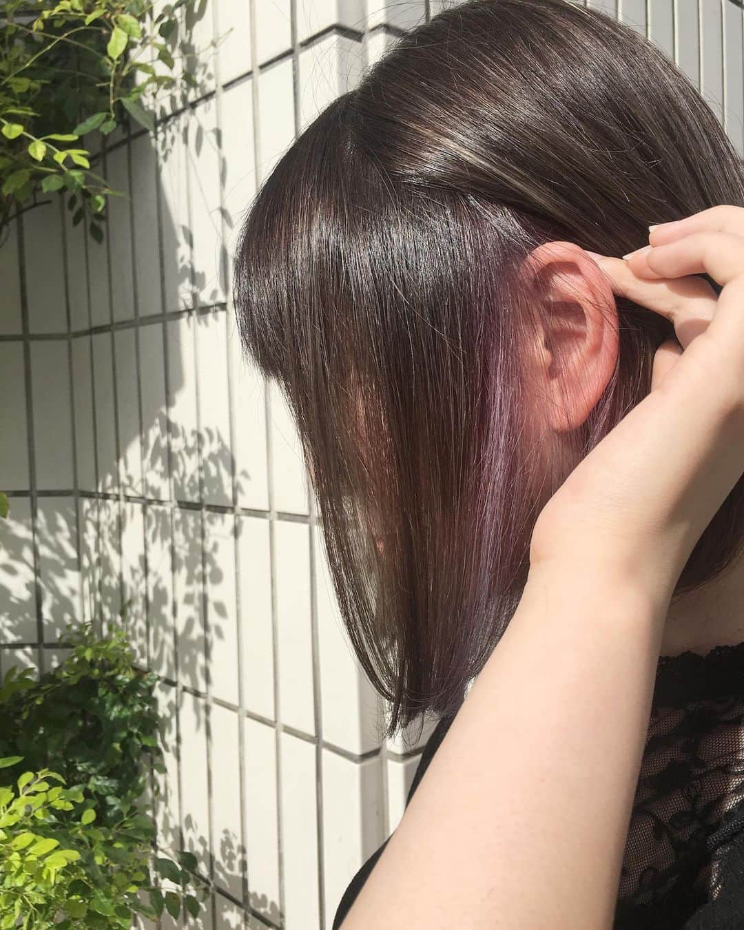 のインスタグラム：「大人気急上昇中🧸💖！ ミルクティーカラー🍼💗 . 顔色も良く、服はシンプルに ヘアはまろやかな透け感🐄🌿 . . 柔らかいハイトーンカラー お任せください🦔🌿✨ DM・☎︎からのご予約がおススメ🌻 . –––––––––––––––––––––––––––– . . #crea_arisa 大人気のおススメカラー🌿 #ミルクたっぷりカラー🥛 . 色素薄い外国人のような 赤味のないカラーなら お任せください👩🏼💐 . . #ミルクティーベージュ #ミルクティーカラー #ミルクティーアッシュ #ミルクティー色 #ミルクティーグレージュ #ミルキーベージュ  #クリーミーベージュ」