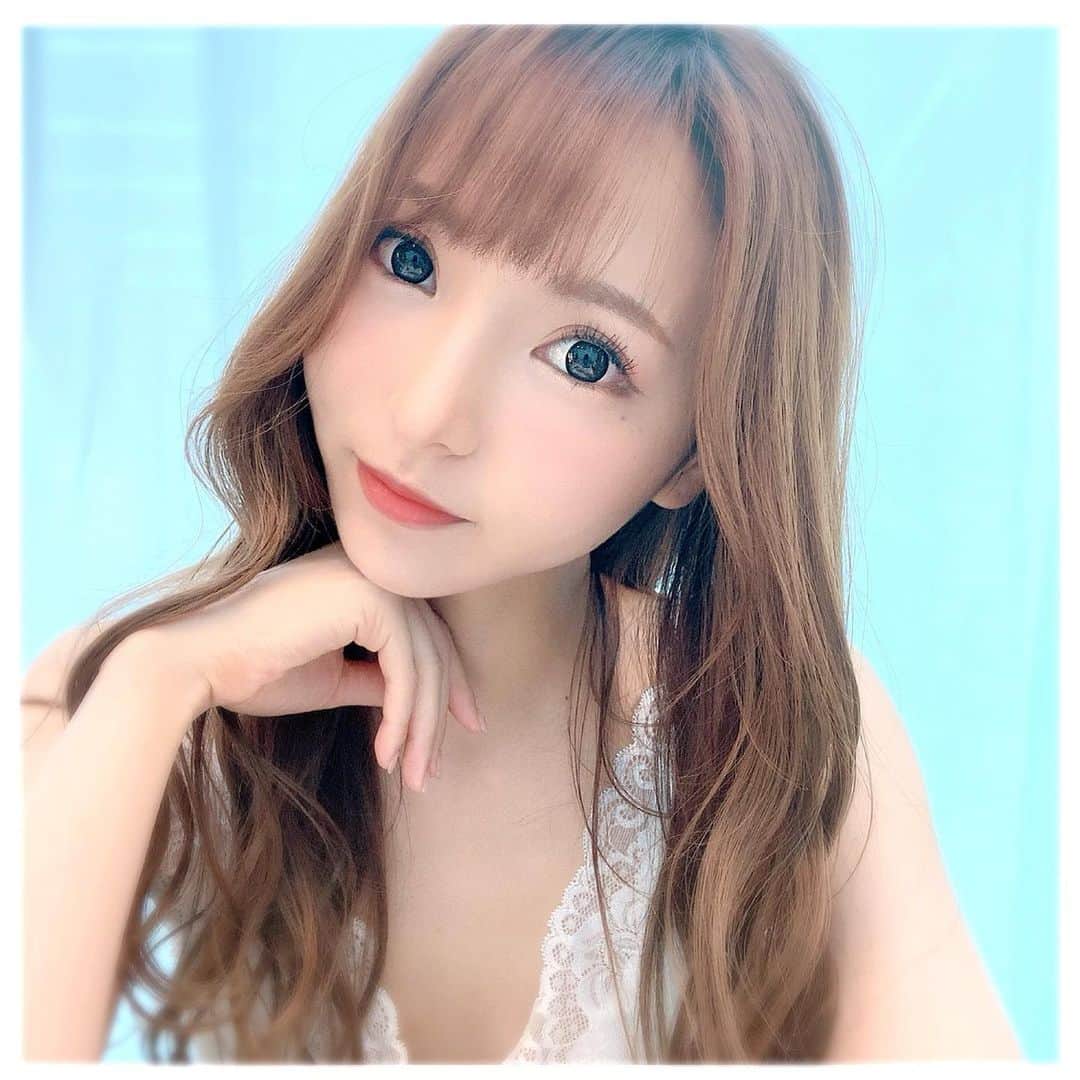 輝月あんりのインスタグラム：「感冒已经治好了👧💓💗💗 土、日はずっとベットで過ごしていました。そんな休日は久しぶりでお陰で体調は戻りました❣️ 10月在台湾的照片会议预约已经开始。 提前谢谢你🌈 https://www.facebook.com/avpierrot/」