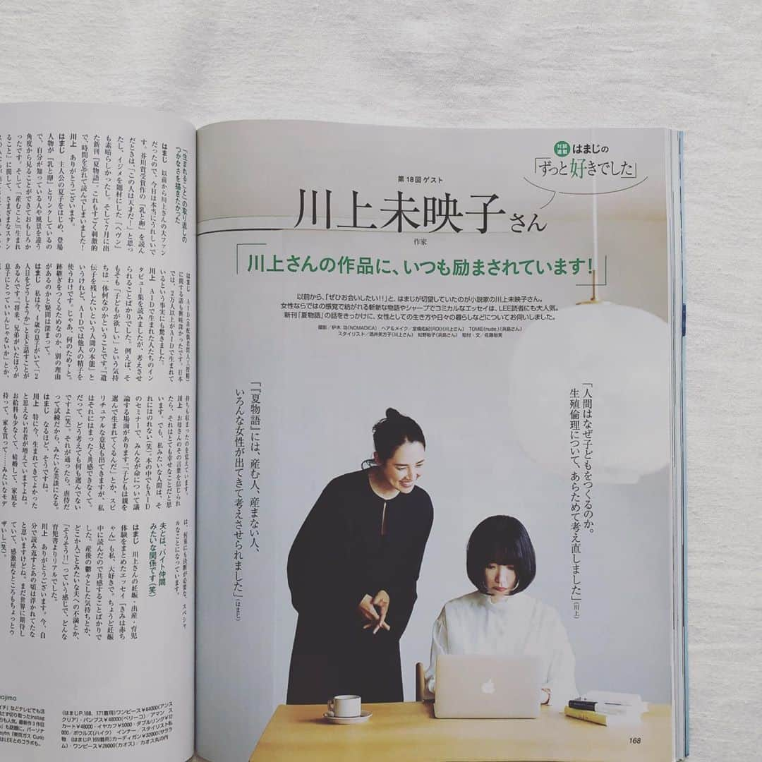 浜島直子さんのインスタグラム写真 - (浜島直子Instagram)「今発売中のLEE10月号。  川上未映子さんとの対談。 本当に、本当に素敵な方だった。  内容そのものはもちろん興味深く鼻息荒くお話させていただいたのですが、「自分の意見をハッキリと伝えることの潔さ」のような、ブレない、芯の強さみたいなものを対談中にずっと感じていて、川上さんから発せられる言葉を、作品を、これからも何一つ見逃したくないと思いました。  そして今、また夏物語をもう一度読み返してみようと思っています。 ・ #magazinelee  #lee10月号  #はまじのずっと好きでした #川上未映子 さん #センタープレスのページも😊 #journalstandardrelume  #ジャーナルスタンダードレリューム のチェックのワンピもすごく良かった😍 #今月の付録は #超bigな #マルシェバッグ #dressterior  #ドレステリア #出したばかりでくしゃくしゃだけど #折りたためて便利✨」9月9日 15時12分 - hamaji_0912