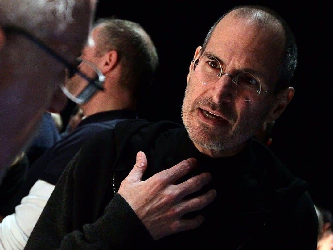 タイリース・ギブソンさんのインスタグラム写真 - (タイリース・ギブソンInstagram)「Steve Jobs last words before his untimely death..... Just changed me forever... “In other eyes, my life is the essence of success, but aside from work, I have a little joy. And in the end, wealth is just a fact of life to which I am accustomed.” “At this moment, lying on the bed, sick and remembering all my life, I realize that all my recognition and wealth that I have is meaningless in the face of imminent death. You can hire someone to drive a car for you, make money for you – but you can not rent someone to carry the disease for you. One can find material things, but there is one thing that can not be found when it is lost – “LIFE”. ❤️ Treat yourself well, and cherish others. As we get older we are smarter, and we slowly realize that the watch is worth $30 or $300 – both of which show the same time. Whether we carry a purse worth $30 or $300 – the amount of money in the wallets are the same. Whether we drive a car worth $150,000, or a car worth $30,000 – the road and distance are the same, we reach the same destination.  If we drink a bottle worth $300 or wine worth $10 – the “stroller” will be the same. If the house we live in is 300 square meters, or 3000 square meters – the loneliness is the same.” “Your true inner happiness does not come from the material things of this world. 🌍 Whether you’re flying first class, or economy class – if the plane crashes, you crash with it.” So, I hope you understand that when you have friends or someone to talk to – this is true happiness! ✅ 💥 Five Undeniable Facts 💥  1️⃣ Do not educate your children to be rich. Educate them to be happy. – So when they grow up they will know the value of things, not the price. 2️⃣ Eat your food as medicine, otherwise you will need to eat your medicine as food. 3️⃣ Whoever loves you will never leave you, even if they have 100 reasons to give up. They will always find one reason to hold on. 4️⃣ There is a big difference between being human and human being.  If we drink a bottle worth $300 or wine worth $10 – the “stroller” will be the same. If the house we live in is 300 square meters, or 3000 square meters – the loneliness is the same.” “Your true inner happiness does not come from」9月9日 15時22分 - tyrese