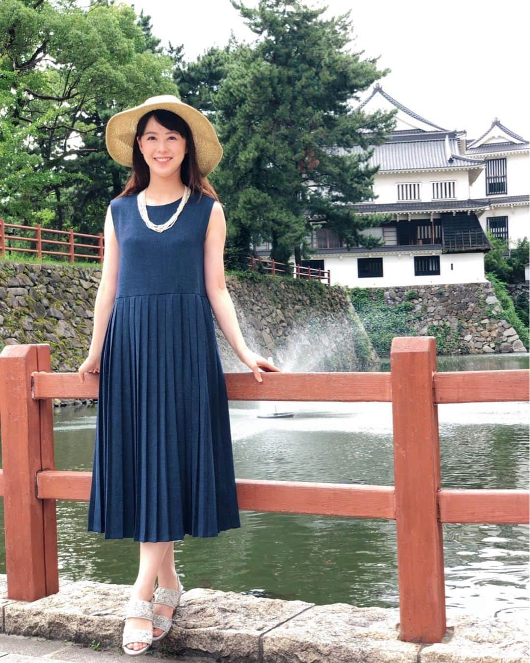 藤本真未さんのインスタグラム写真 - (藤本真未Instagram)「* 夏休み👒 帰省(福岡)→家族で鹿児島旅行🚗でした☺️ * 指宿でお墓参りもして、鹿児島市内ではお世話になっていた方にもお会いでき、とても充実した時間を過ごすことができました😊 * 今回の旅で着ていたお気に入りのワンピース @frenchpave_official  鹿児島へのドライブ(約4時間)で座りっぱなしでもシワが全くつかない優秀なワンピースでした👗✨ プリーツスカートってどうしてもシワが気になるのにすごい！ * #帰省 #家族旅行 #夏休み #リフレッシュ #frenchpave #フレンチパヴェ #ワンピース #端正な佇まい上品プリーツワンピース (品名) #アナウンサー #藤本真未」9月9日 15時38分 - manamifujimoto108