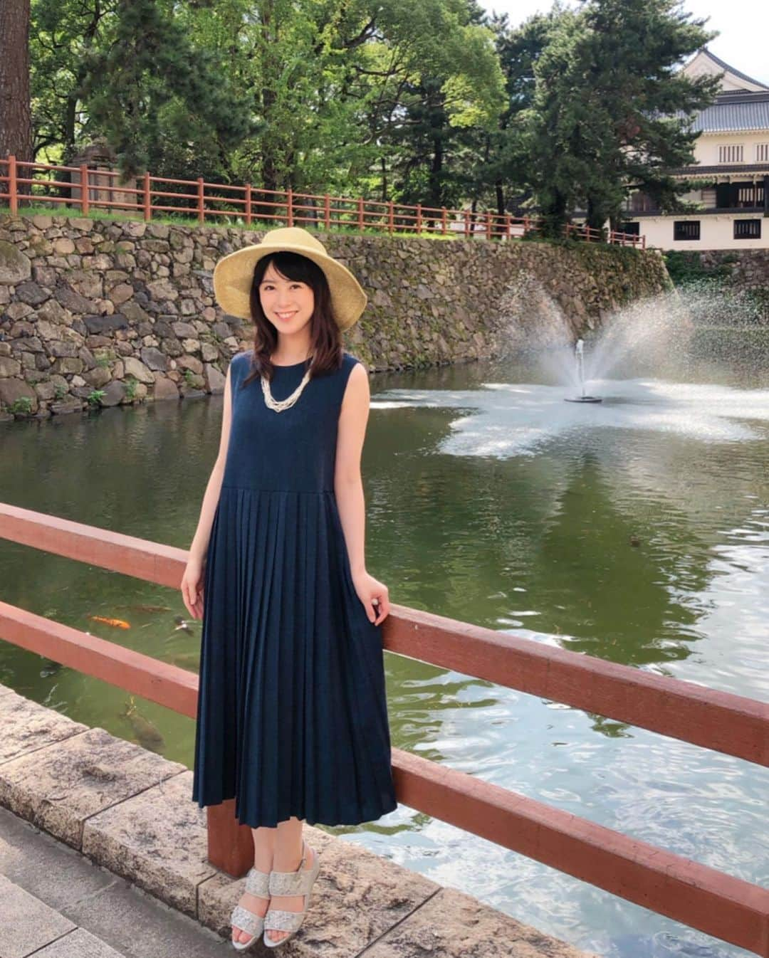 藤本真未さんのインスタグラム写真 - (藤本真未Instagram)「* 夏休み👒 帰省(福岡)→家族で鹿児島旅行🚗でした☺️ * 指宿でお墓参りもして、鹿児島市内ではお世話になっていた方にもお会いでき、とても充実した時間を過ごすことができました😊 * 今回の旅で着ていたお気に入りのワンピース @frenchpave_official  鹿児島へのドライブ(約4時間)で座りっぱなしでもシワが全くつかない優秀なワンピースでした👗✨ プリーツスカートってどうしてもシワが気になるのにすごい！ * #帰省 #家族旅行 #夏休み #リフレッシュ #frenchpave #フレンチパヴェ #ワンピース #端正な佇まい上品プリーツワンピース (品名) #アナウンサー #藤本真未」9月9日 15時38分 - manamifujimoto108