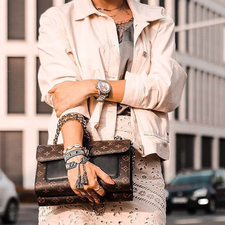 のインスタグラム：「Good morning Monday ☀️ Thank you @marikamariiii 🤗 #icewatch #changeyoucan #icesteel #style #fashion #monday #work #newweek #goals #casual #watch」