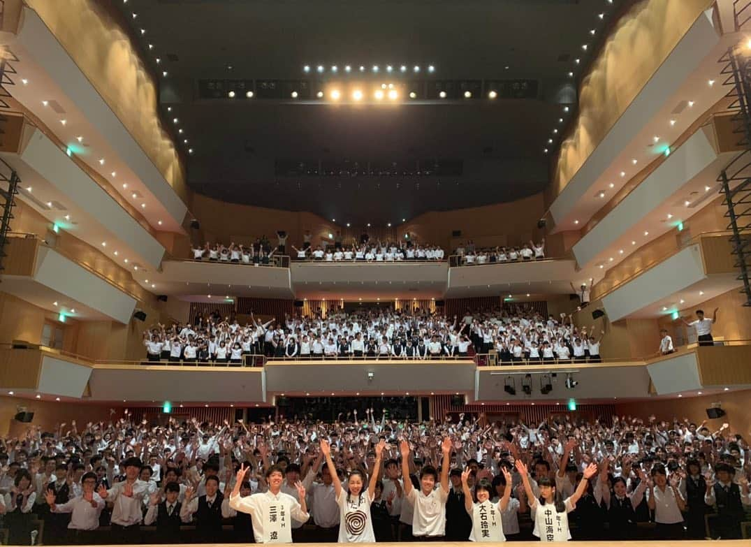 安藤モモ子さんのインスタグラム写真 - (安藤モモ子Instagram)「高校生800人！！ 2時間やんややんやと、話させていただきました！  みんな本気で地球の、みんなの幸せを願っているんだ！  みんな、ありがとうございました！  これからも、一緒に地球を、わっしょい！しようね！」9月9日 16時17分 - momokoando