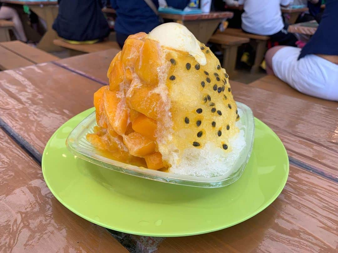 Be.okinawaさんのインスタグラム写真 - (Be.okinawaInstagram)「Okinawa is a treasure chest of tropical fruits! Shaved ice topped with the juicy, sun-ripened fruits of Okinawa is amazing on a hot summer day!  #shavedice #tropicalfruits #刨冰 #熱帶水果 #빙수 #열대과일 #かき氷 #南国フルーツ #mango #passionfruits #beokinawa #visitokinawa」9月9日 16時28分 - visitokinawajapan