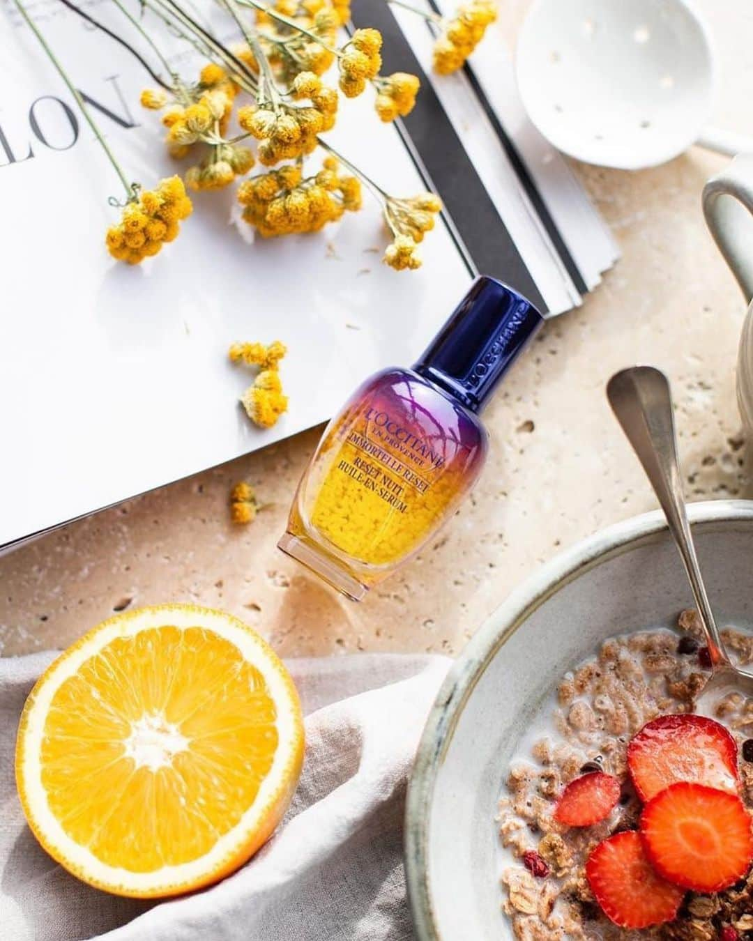 L'OCCITANE en Provenceさんのインスタグラム写真 - (L'OCCITANE en ProvenceInstagram)「ベストコスメ7冠達成🎖爆発的ヒット中の夜用セラムから、大容量サイズが登場✨﻿ ﻿ なんと1週間で売上1万本(*1)突破！﻿ ﻿ 寝ている間の集中ケアでうるおいに満ちた肌へ導く﻿ 「イモーテル オーバーナイトリセットセラム」の﻿ 大容量サイズの限定発売が決まりました🙌﻿ ﻿ 1日の終わり、夜の新習慣。🌙﻿ ﻿ ハリ不足、ゴワつき、乾燥によるくすみをリセットし、﻿ 翌朝、たっぷり眠ったかのような﻿ ツヤハリに満ちたなめらか肌へ。﻿ ﻿ スキンコンディショニング効果の高い﻿ イモーテルのオイルカプセルが﻿ 使う直前にセラムと溶け合い、﻿ 軽い使い心地で肌にすばやく浸透(*2)。﻿ ﻿ ベタつかない、みずみずしいテクスチャーで﻿ 季節問わずにお使いただけます。﻿ ﻿ そんな大人気のリセットセラムを﻿ 実際にご愛用者いただいている皆様様の声をご紹介📣﻿ ﻿ 「翌朝の柔らかでふっくらとしたモチモチ肌に感動しました。ベタつかずサラッとした使用感もお気に入りです」﻿ ﻿ 「夜のケアに追加して寝ると、翌朝肌が柔らかく感じます。 今2本目ですが、毛穴も目立たなくなりました。特に目の下にハリが感じられるようになりました。これからも続けて使います」﻿ ﻿ 「とろみがある美容液の中に、黄色い粒々がたくさん入っていて、顔に馴染ませると、なんともいえない癒しの香りがしてうっとりします」﻿ ﻿ これから始まる秋の夜長に。﻿ リセットセラムで、目覚めたら、満ちる肌へ😌💕﻿ ﻿ ﻿ (*1)2018年9月19日~2018年9月25日の販売実績﻿ (*2)角層まで﻿ ﻿ ﻿ #スキンケア #ロクシタン #イモーテル #セラム #オーバーナイトリセットセラム #保湿 #乾燥肌対策 #化粧水 #保湿クリーム #フェイスクリーム #美容液 #すっぴん肌 #秋コスメ #秋コスメ2019 #コスメマニア #コスメ大好き #コスメ好き #美肌 #新商品 #新作コスメ #コスメレビュー #エイジング #美容大好き #エイジングケア #くすみ改善 #コスメ紹介 #素肌感 #ツヤ肌 #透明感 #loccitane」9月9日 16時36分 - loccitane_jp