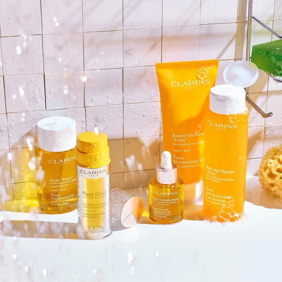 Clarins Australiaさんのインスタグラム写真 - (Clarins AustraliaInstagram)「Meet  Clarins Aromaphytocare family - Each product has aromatic essential oils and 100% pure plant extracts; so you can recreate the spa experience at home!⠀⠀⠀⠀⠀⠀⠀⠀⠀ ✨Tonic Body Treatment Oil ⠀⠀⠀⠀⠀⠀⠀⠀⠀ ✨Plant Gold ⠀⠀⠀⠀⠀⠀⠀⠀⠀ ✨Blue Orchid Face Treatment Oil ⠀⠀⠀⠀⠀⠀⠀⠀⠀ ✨Tonic Body Balm ⠀⠀⠀⠀⠀⠀⠀⠀⠀ ✨Tonic Bath & Shower ⠀⠀⠀⠀⠀⠀⠀⠀⠀ #ClarinsAus #Clarinslovesnature #ClarinsSkincare #itsallaboutyou #PlantGold」9月9日 17時30分 - clarinsanz