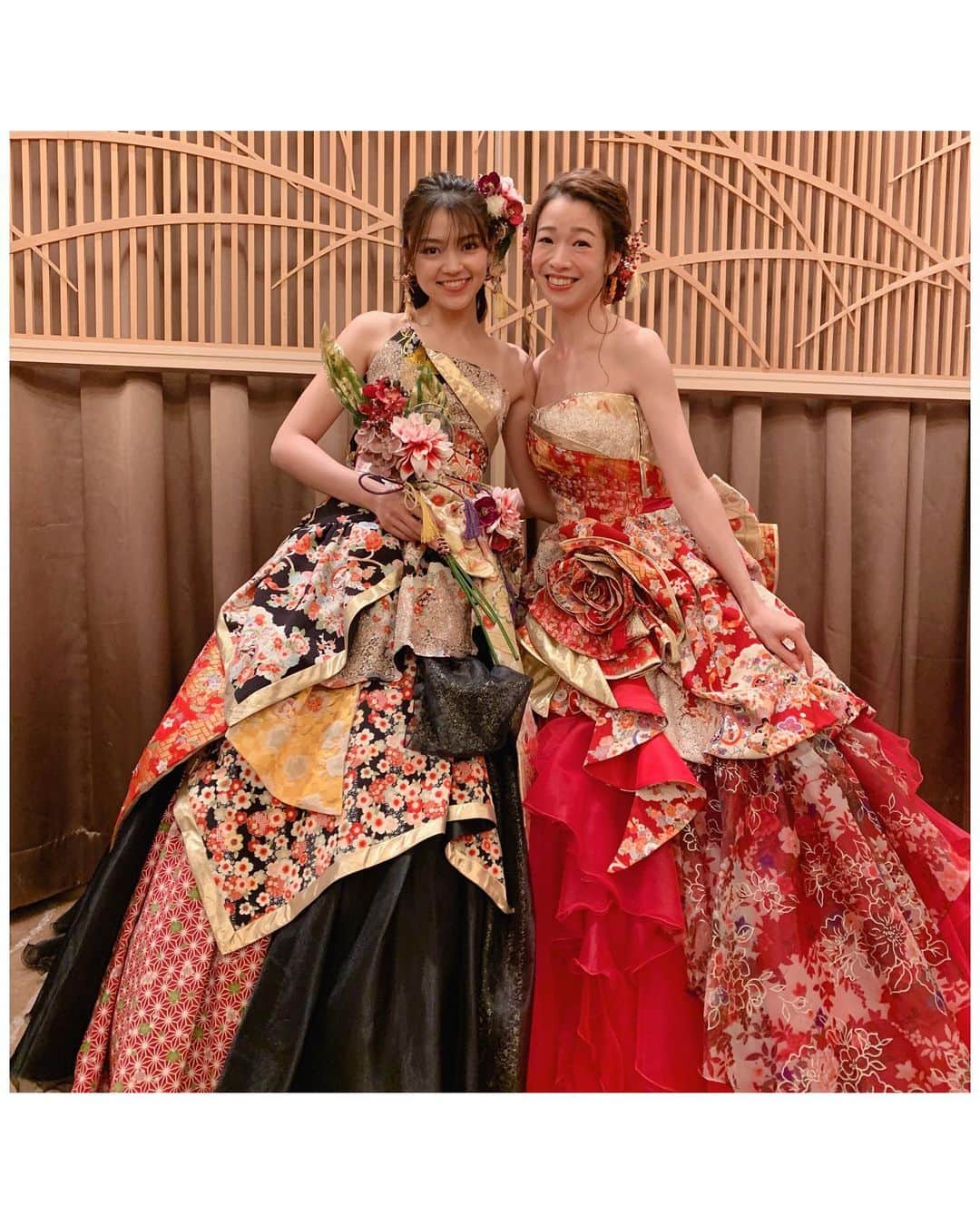 高原愛のインスタグラム：「皆さん、台風は大丈夫でしたか？？ 私は雨風の音が怖くて犬のモモと初めて一緒にベッドで寝ました🐕🍑 今日はウェディングドレスのお仕事に来てます☺️着物の生地を使った和ドレス👗 ✨すごくめでたい気分になりますね^ ^和と洋のコラボレーション✨✨ #kimono#wedding#dress#fashion#japan#model#modeling#weddingdress#kimonogirl#tokyo#show#ウエディングドレス#着物#ドレス#モデル#🎍#💕」