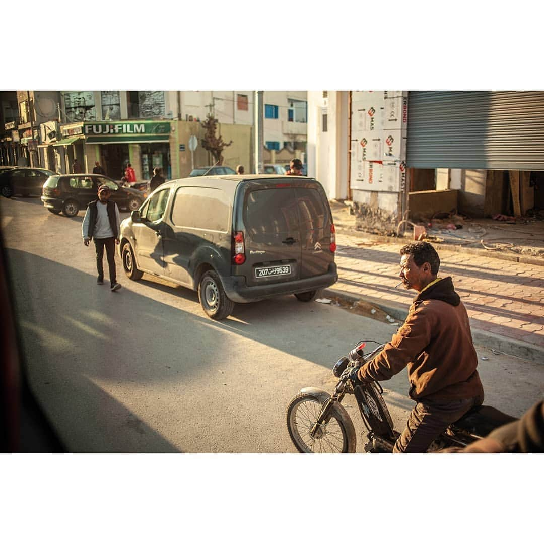 Citroënさんのインスタグラム写真 - (CitroënInstagram)「"... in the middle of the crowd." @mounakarrayphotography - Tunis 🇹🇳 Take the virtual tour, link in Bio ⬆️ . #WIBC #CitroënOrigins #Citroën100 #Tunisia #Photography #Art #Picoftheday #Photooftheday #InstaCar #CarsOfInstagram」9月9日 17時46分 - citroen