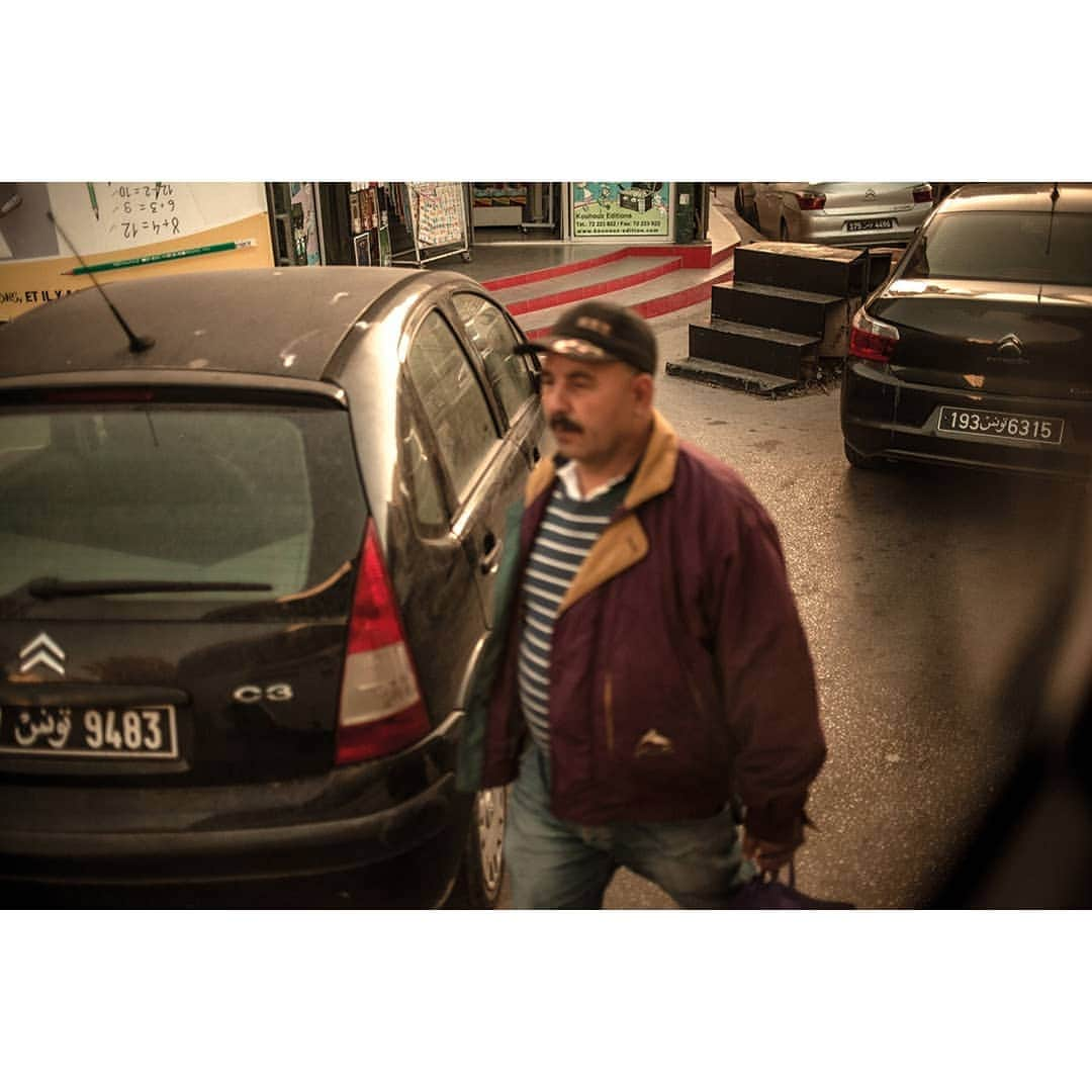 Citroënさんのインスタグラム写真 - (CitroënInstagram)「"... in the middle of the crowd." @mounakarrayphotography - Tunis 🇹🇳 Take the virtual tour, link in Bio ⬆️ . #WIBC #CitroënOrigins #Citroën100 #Tunisia #Photography #Art #Picoftheday #Photooftheday #InstaCar #CarsOfInstagram」9月9日 17時46分 - citroen