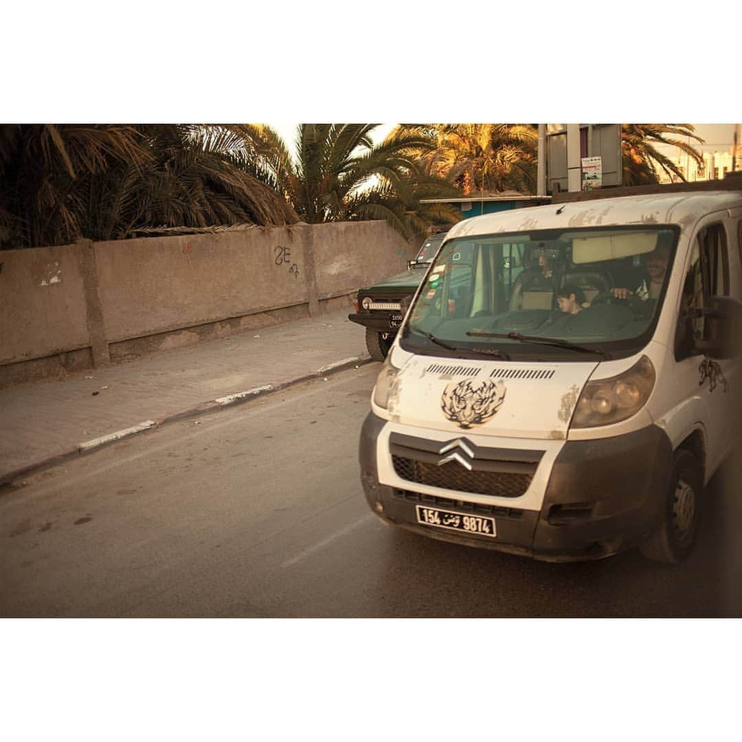 Citroënさんのインスタグラム写真 - (CitroënInstagram)「"... in the middle of the crowd." @mounakarrayphotography - Tunis 🇹🇳 Take the virtual tour, link in Bio ⬆️ . #WIBC #CitroënOrigins #Citroën100 #Tunisia #Photography #Art #Picoftheday #Photooftheday #InstaCar #CarsOfInstagram」9月9日 17時46分 - citroen