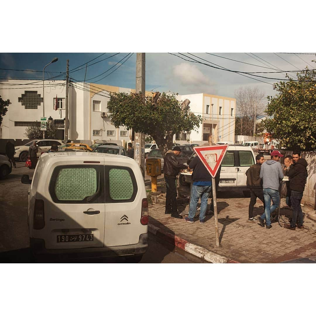 Citroënさんのインスタグラム写真 - (CitroënInstagram)「"... in the middle of the crowd." @mounakarrayphotography - Tunis 🇹🇳 Take the virtual tour, link in Bio ⬆️ . #WIBC #CitroënOrigins #Citroën100 #Tunisia #Photography #Art #Picoftheday #Photooftheday #InstaCar #CarsOfInstagram」9月9日 17時46分 - citroen