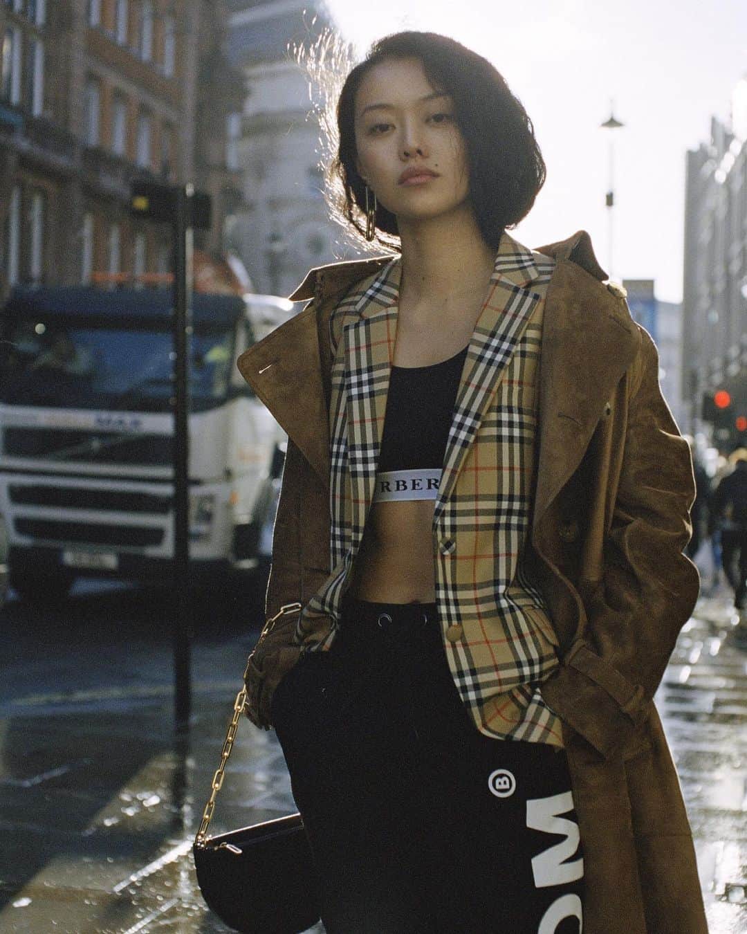 のインスタグラム：「#InBurberry . @Miakong888 builds a youthful aesthetic with the Westminster #BurberryTrench, styled over our iconic Vintage check on the streets of London. . #BurberryGeneration」