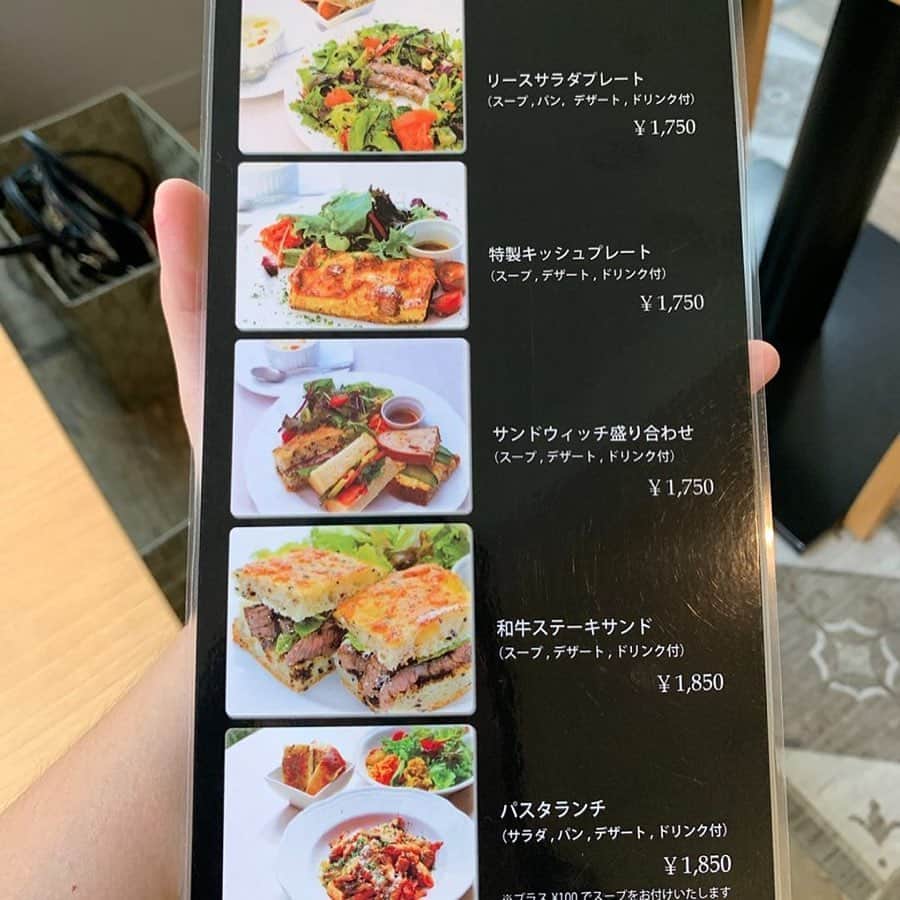 ナゴレコさんのインスタグラム写真 - (ナゴレコInstagram)「「ミニアフタヌーンティースタンド」 リポスト🕴イギリスが発祥の喫茶習慣と言われるアフタヌーンティー🇬🇧🍞☕️ こちらは南大高のウニコルノさんが提供されるもの👏 . アフタヌーンティーはちょっと敷居が高い、と感じられる方もいらっしゃるかもしれませんが、こちらは価格が850円と気軽に楽しめますね🤔💯 . 見た目も可愛くて良い感じです⭕️ ご存じない方のために、アフタヌーンティーは下から食べていくのがセオリーのようですよ😎🙌 . @hinata_suukki さん、#ナゴレコ ありがとうございます🙆‍♂️🙆‍♂️ . Repost @hinata_suukki ・・・ . 緑区でアフタヌーンティー😆 * * ウニコルノ💕 * * 相変わらず大大大人気店。2時間制。 * * 予約しないで大丈夫だった平日の午後。 * * ミニアフタヌーンティースタンド850円 * * 安くて美味しい💕でもでもびっくりするぐらいミニチュアサイズ🤣まぁ850円だもんね笑 * * スコーンもしっとりしてて食べやすい。パサパサした口の中の水分持っていかれる系は苦手なんだけど。こちらのは大丈夫🙆🏻👌✨ * * あまりにもミニミニサイズで物足りないから２軒目行くことに🤣 * * ごちそうさまでした😋 * * @sweets_dog_nagoya 💕 * *」9月9日 17時49分 - nagoya_food