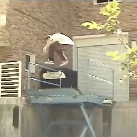 オルタモントのインスタグラム：「@jimmyboofit getting the week poppin w/ a wallie fakie flip 💥💥 // 📹: @spacenugz @jerskates // #CFADC #skateboardingisfun」