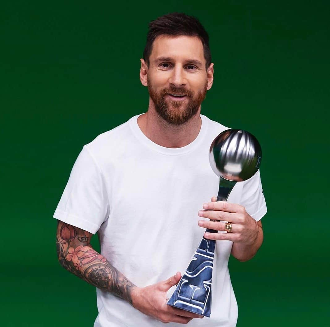 リオネル・メッシさんのインスタグラム写真 - (リオネル・メッシInstagram)「Muchas gracias a todos los que me votaron como Mejor Futbolista Internacional Masculino en los Premios ESPY 2019. Les mando un abrazo👌🏻😉🏆」9月10日 3時40分 - leomessi