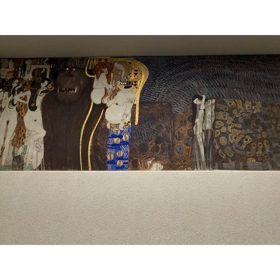 黒田知永子さんのインスタグラム写真 - (黒田知永子Instagram)「Vienna🇦🇹 美術三昧。贅沢な空間。 #vienna  #leopldmuseum  #klimt  #egonschiele  #分離派教会 #secession  #beethovenfries  #美術史博物館  #バベルの塔 #Pieter Bruegel #黒田知永子  #chiekokuroda」9月10日 3時47分 - kuroda_chieko