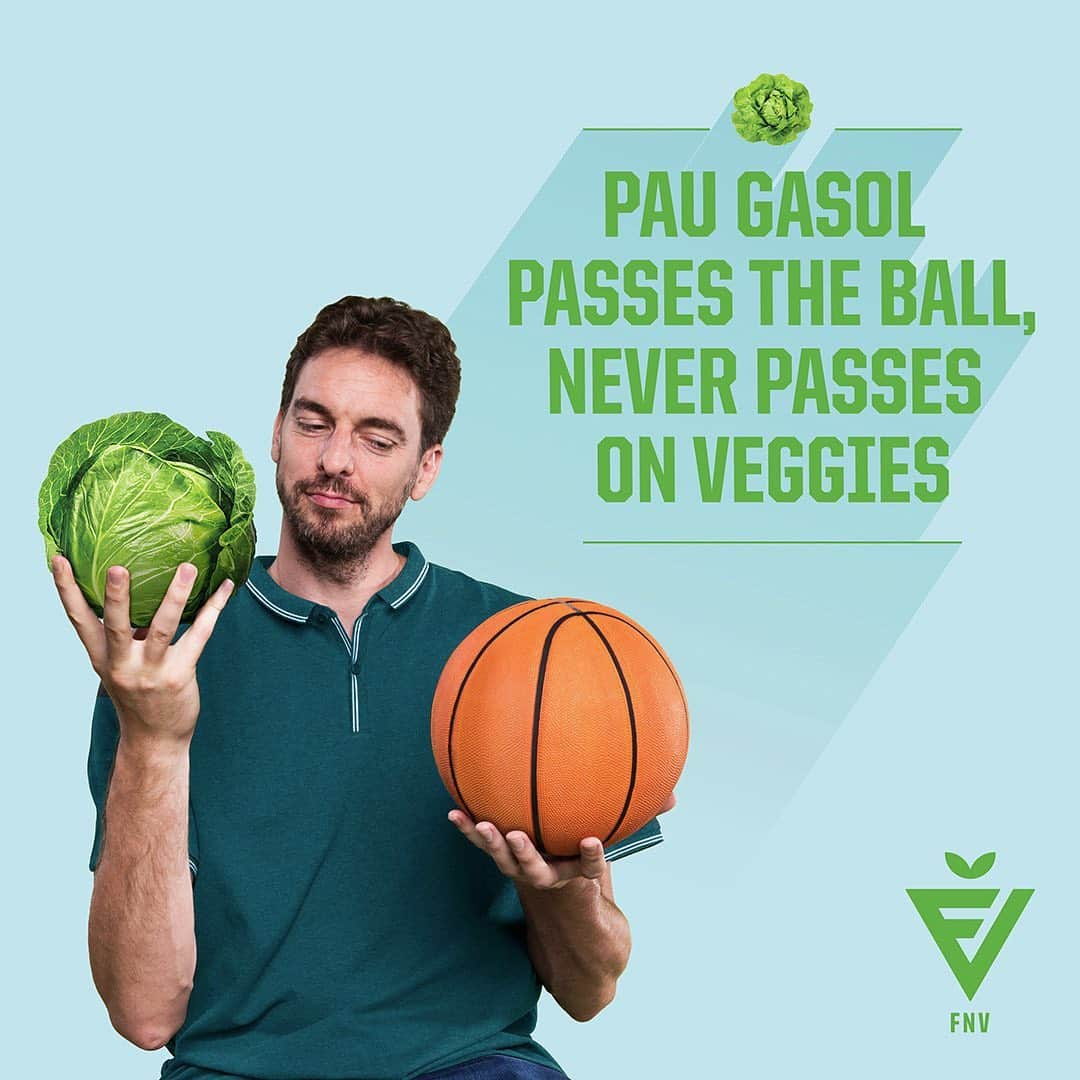 パウ・ガソルさんのインスタグラム写真 - (パウ・ガソルInstagram)「Fruits and vegetables keep me fueled up on and off the court. I'm proud to announce I'm officially joining the @teamfnv campaign to get the world eating more fruits and veggies. What's your favorite fruit?  Follow @teamfnv to learn more and share your love for fruits and veggies! 🥬🍎🥝🥑🍇」9月10日 3時54分 - paugasol