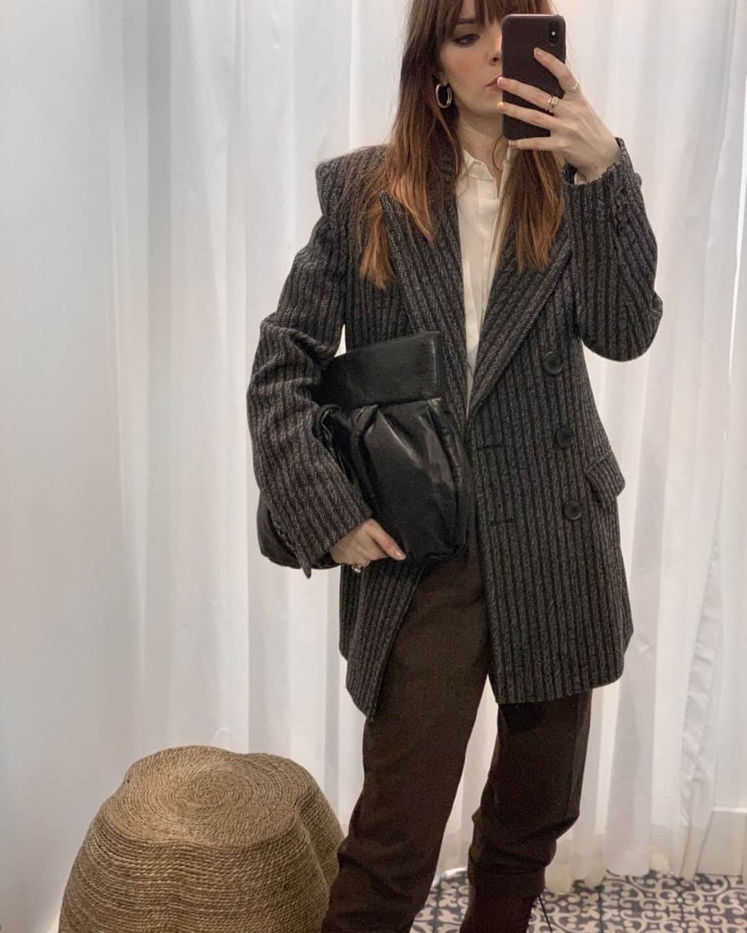 ジェーン・アルドリッジのインスタグラム：「Grey, black, and chocolate brown 🖤🖤 my mood as of late.」