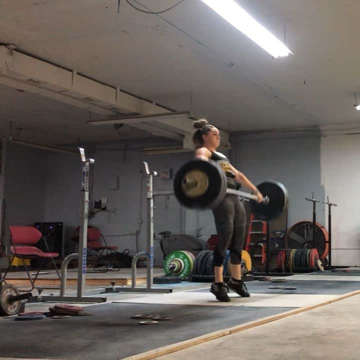 マッティ・ロジャーズのインスタグラム：「Lighter(ish), snappier(ish) things because Wednesday death day got moved to tomorrow! I leave Friday morning for our Tokyo training camp & Worlds, so my whole week of training just scooted up a day. The hardest two a day of the week with school between sessions & coaching after the second... IM READY!!! (but also scared I might actually die) Prepping all my meals & taking everything one task at a time will be keyyyyyyyy.」
