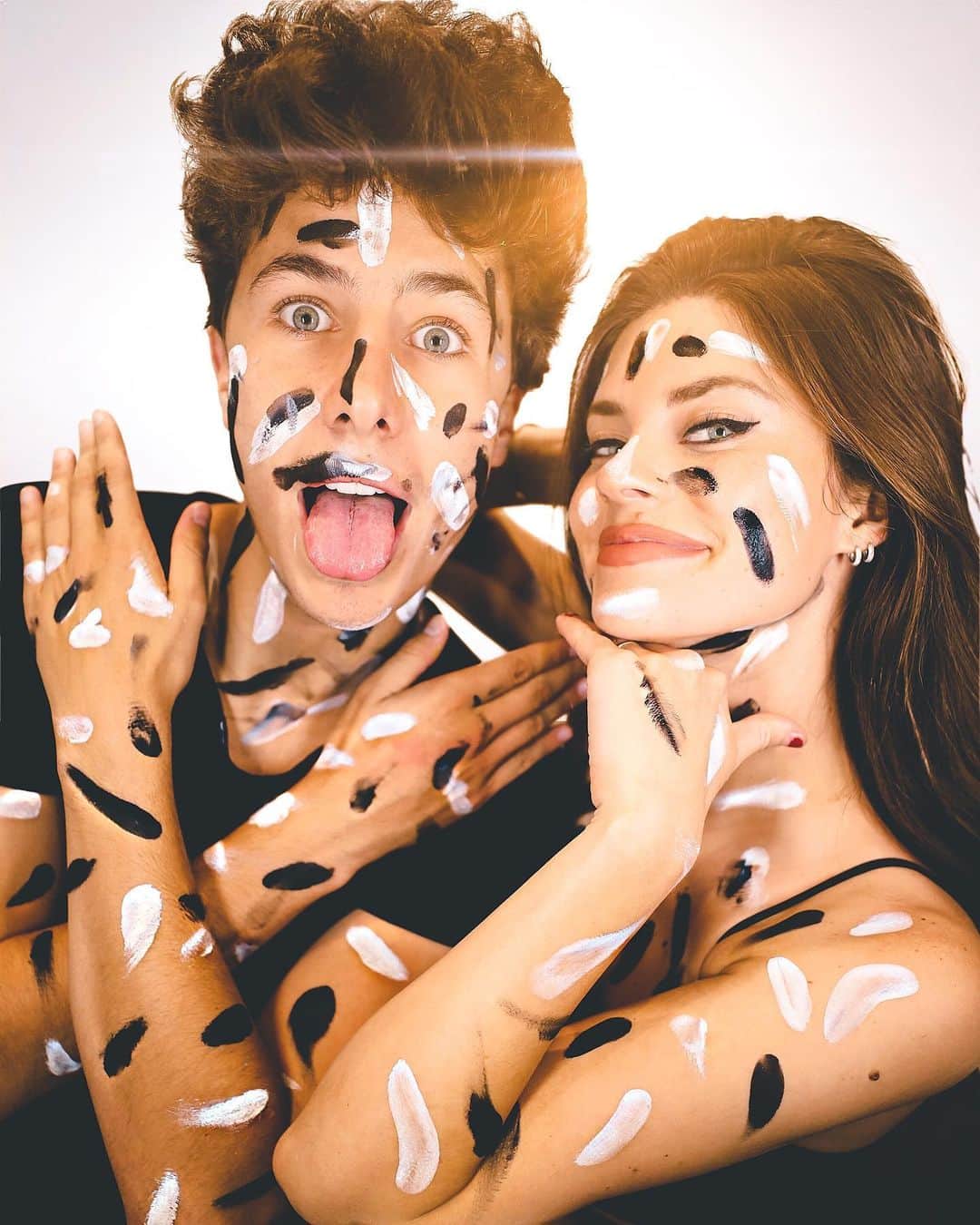 Hannah Stockingのインスタグラム：「Are @eljuanpazurita & I twins? 👯‍♀️🧐」