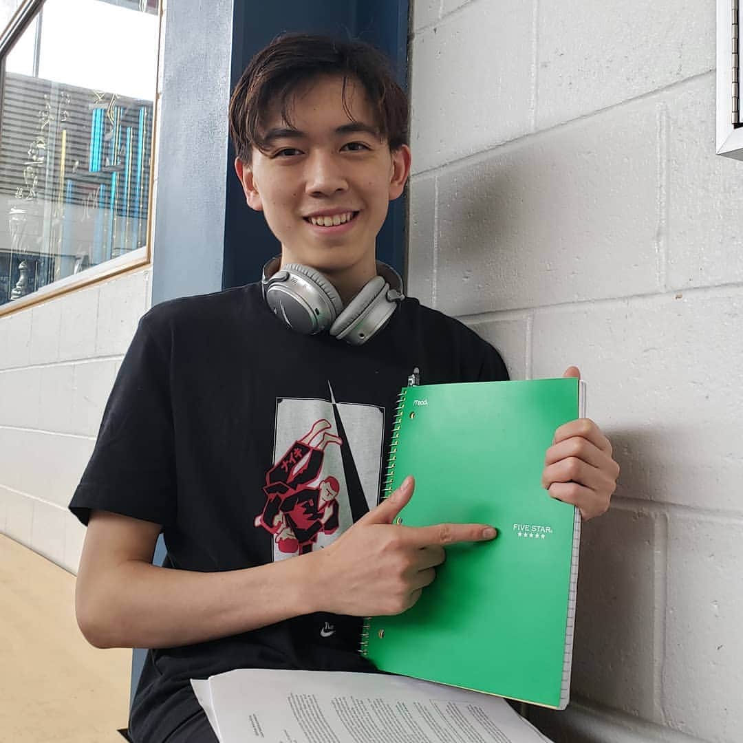 ヴィンセント・ゾウのインスタグラム：「#FiveStarAd During my first week of college, Five Star's durable, high-quality products have helped me stay organized and on top of my studies. For a chance to win these products for your school, share with me how you stay strong against stress on Instagram or Twitter using #FiveStarShareToWinSweepstakes. No purch. nec. Open to 50 U.S./D.C. res, 13+. 1 entry/handle/day. 100 word limit. Ends 9/20/19. Rules: https://bit.ly/2OM3etu」
