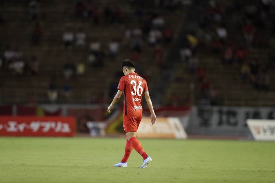 太田宏介のインスタグラム：「『ルヴァン杯』 敗退。 カップ戦がなくなり、今シーズンはリーグ戦だけとなりました。 残り9試合。 何が何でも勝って上へ。 このままじゃ終われない。 昨日も熱い応援ありがとうございました。 #grampus  #太田宏介」