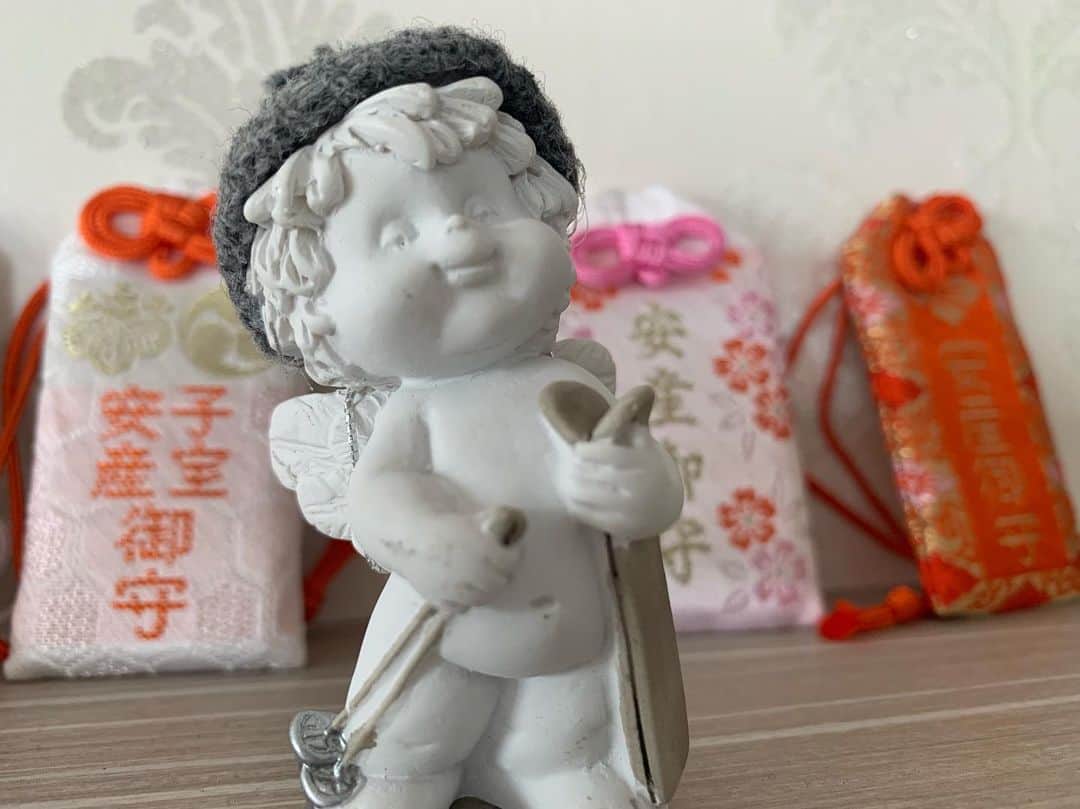 清澤恵美子さんのインスタグラム写真 - (清澤恵美子Instagram)「可愛い可愛い選手がくれたオーストリアのお土産とベビスケのおもちゃ🌟すっごく嬉しかった💖ありがとう！！ #まなちゃん #みーちゃん #ゆーた #苗場スキースクール #苗場SS #大切にしているお守りたち #みんなありがとう」9月9日 19時54分 - kiyosawaemiko