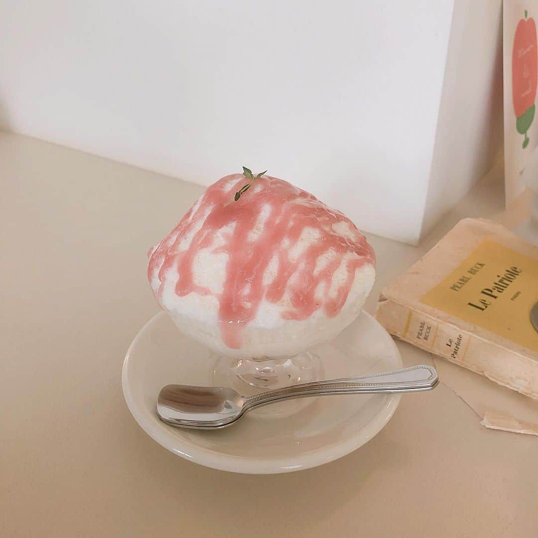 ユンジュさんのインスタグラム写真 - (ユンジュInstagram)「이 복숭아를 끝으로 여름도 안녕 🍧」9月9日 19時55分 - __pink_tape