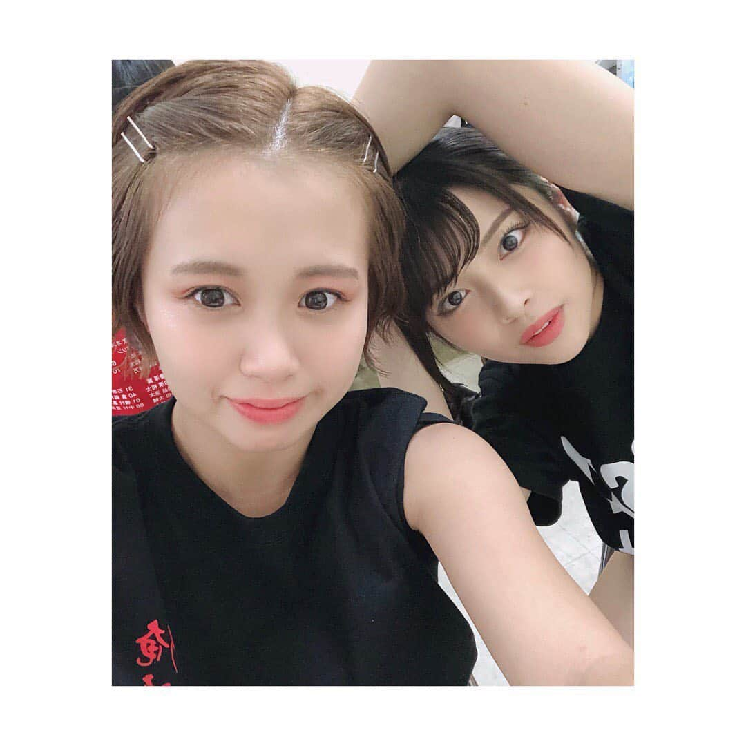 高木紗友希さんのインスタグラム写真 - (高木紗友希Instagram)「* * 朋子は今日のメイク中ずーーーっとメイクさんに私の話をしていました。 * 大好きなようです。 * * #juicejuice  #高木紗友希  #金澤朋子 #きーとも #参っちゃうなあ」9月9日 20時08分 - sayuki_takagi.official