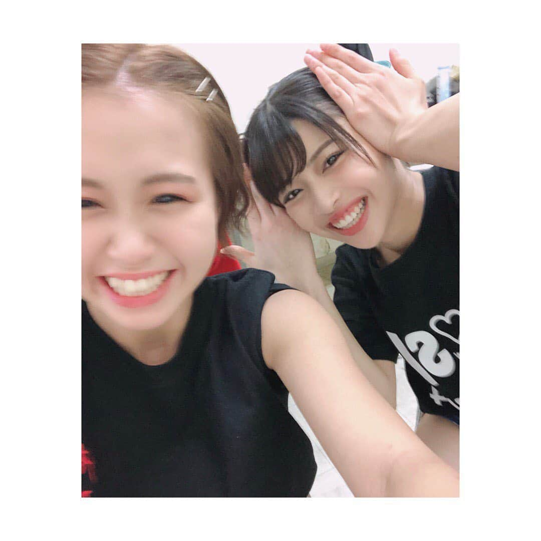 高木紗友希さんのインスタグラム写真 - (高木紗友希Instagram)「* * 朋子は今日のメイク中ずーーーっとメイクさんに私の話をしていました。 * 大好きなようです。 * * #juicejuice  #高木紗友希  #金澤朋子 #きーとも #参っちゃうなあ」9月9日 20時08分 - sayuki_takagi.official