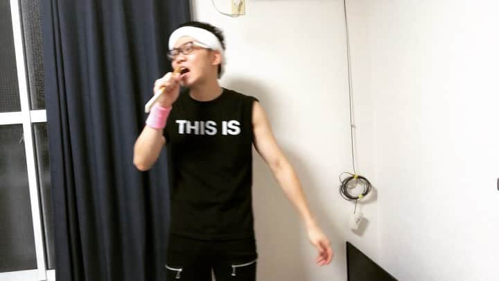 岡下雅典のインスタグラム：「改めまして昨日の単独ライブ中止になってしまい本当に残念です。楽しみにしてもらってた人すいません。  代わりに今、世界最大のワンルームフェス 「OKAロック2019」を僕の家でやってますので来れる人は来て下さい‼️ #10月に #単独リベンジするので #来て下さい #OKAロック2019 #フェス #来て下さい」