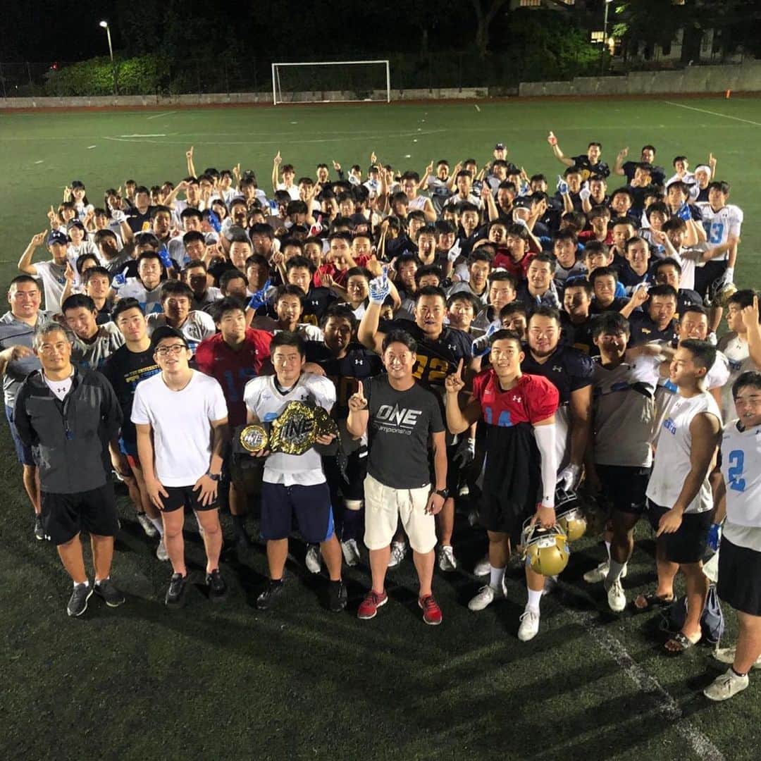 青木真也のインスタグラム：「東京大学アメフト部にてお話しさせてもらいました。スポーツの最先端。話をするのが上手になったと思ってGO三浦さんと会ったら彼は段違いでした。#onechampionship #shinyaaoki #青木真也 #東京大学#アメフト」