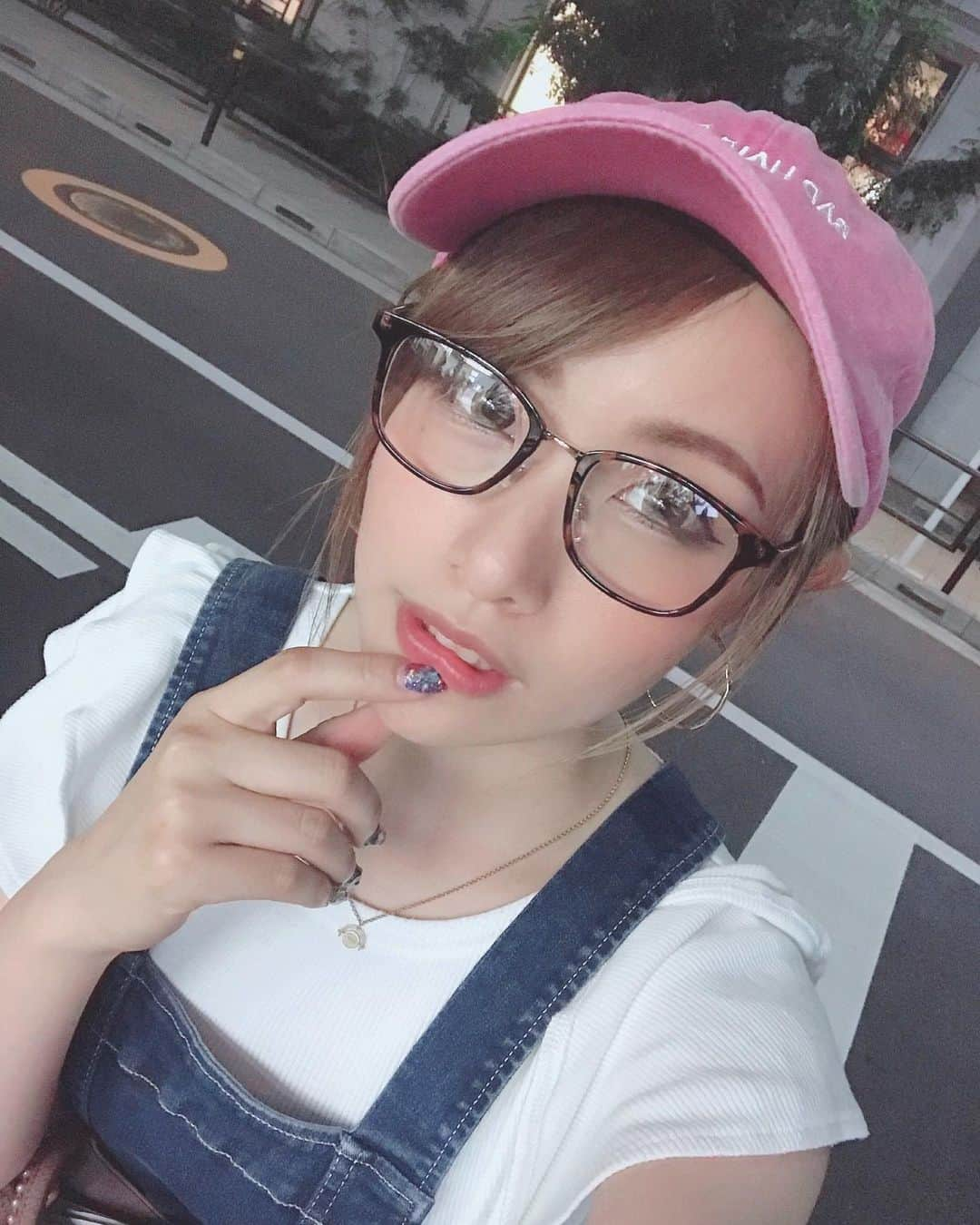 Marinaさんのインスタグラム写真 - (MarinaInstagram)「アラレちゃんと言われた一枚👓 . 無事東京に帰ってきました！✨ みんなもお家に着いたかな？ . #Aldious #AldiousMarina #アルディアス #drummer #drums #ドラム #ドラマー #アラレ #アラレちゃん #そのつもりなかったんだけど #ピンクのCAP #メガネ #という組み合わせで言われてみればアラレちゃんでした #笑 #んちゃ #きーん」9月9日 20時09分 - aldiousmarina